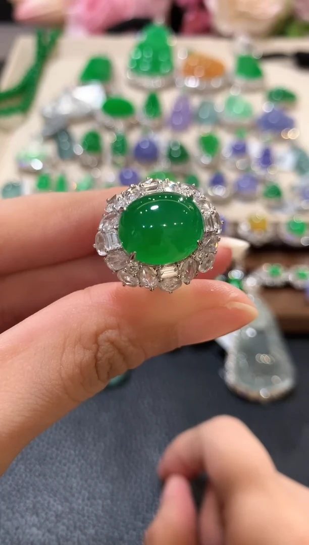 18K金镶嵌戒指翡翠Y**om52