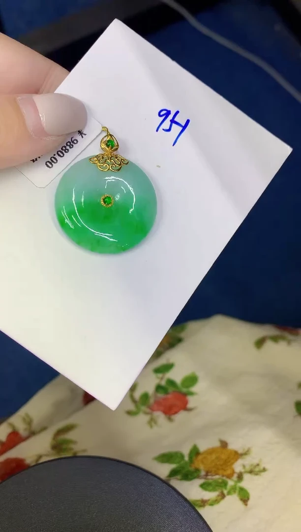 颈饰18K金镶嵌翡翠缅甸天然翡翠A货