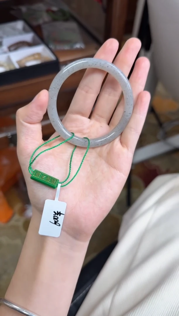 未镶嵌手镯和田玉55