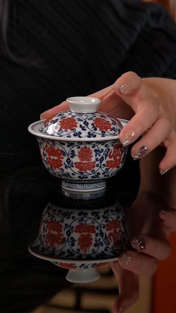 刻画堂青花釉里红莲托八宝盖碗