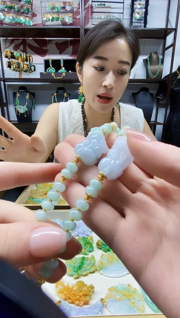 颈饰未镶嵌翡翠手串多样发其一