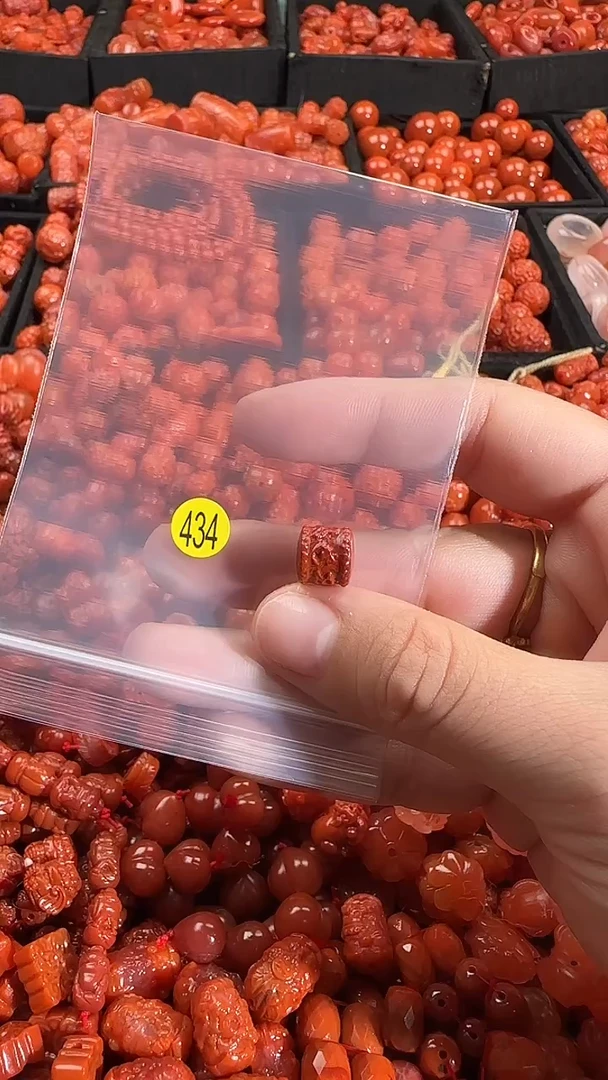 颈饰未镶嵌南红玛瑙1