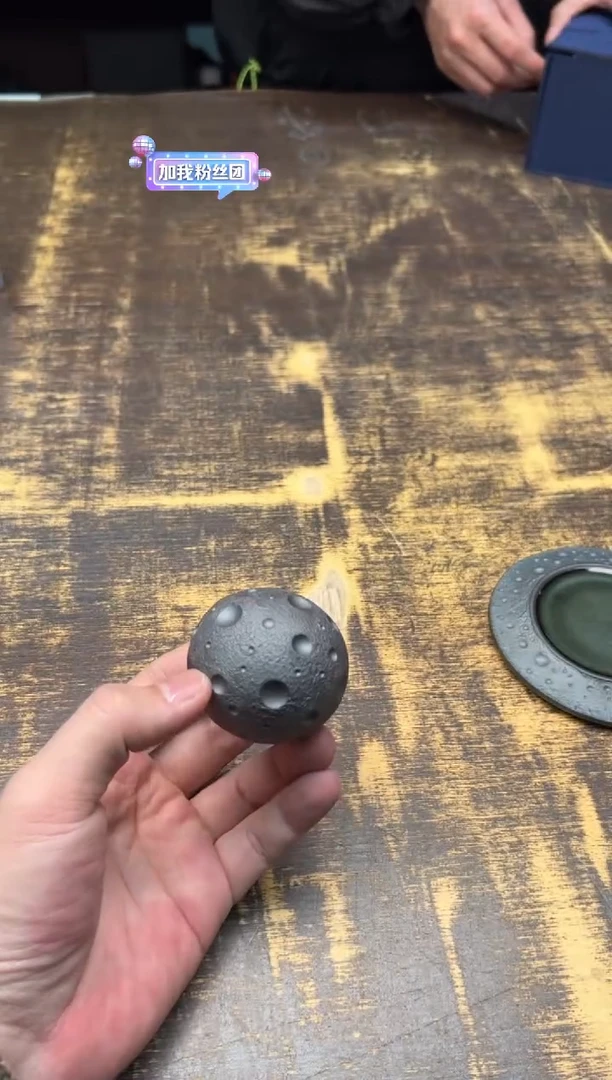 【闪购商品】/吴俊杰 月球表面 盖置