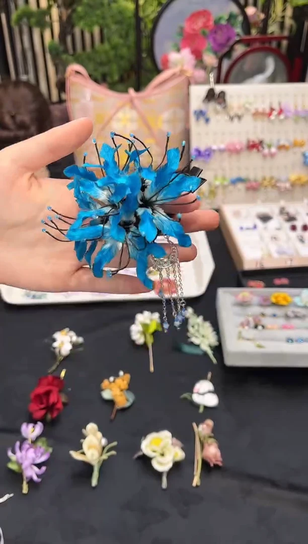 织绣一****年非遗绒花苏绣饰品