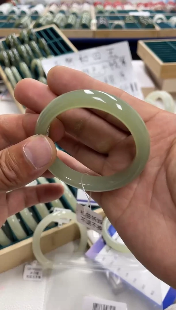 未镶嵌手镯和田玉G****️和田玉手镯40g