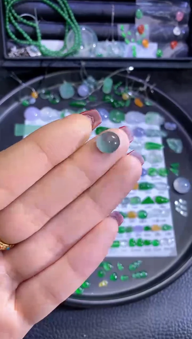 未镶嵌挂件翡翠蛋