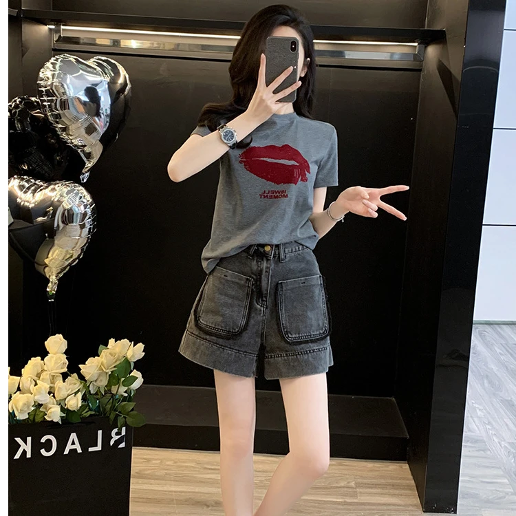夏季新款百搭修身显瘦红唇植绒印花正肩短袖T恤女圆领灰色上衣潮