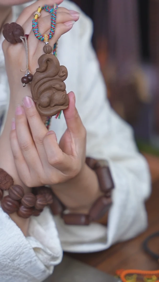 泥塑生命之光九尾灵狐脖挂款式