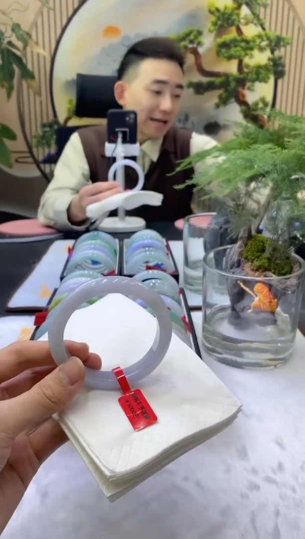 未镶嵌手镯翡翠?****丫4395