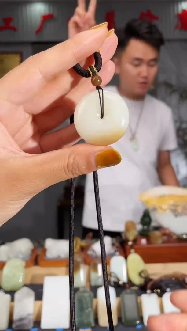 和田玉未镶嵌颈饰1