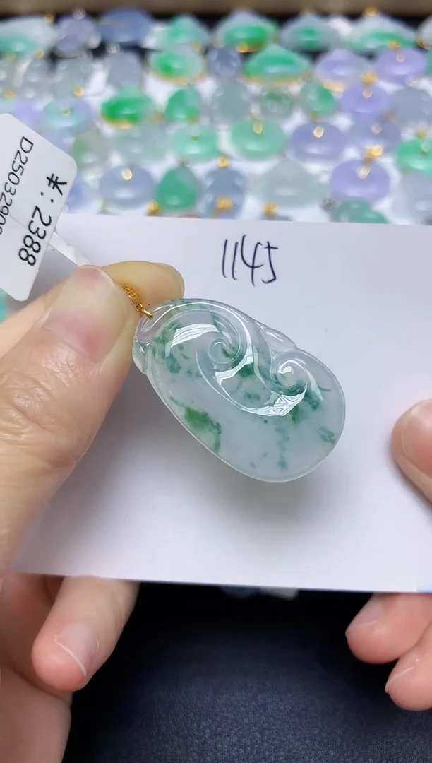 翡翠18K金镶嵌颈饰 天然缅甸翡翠A货