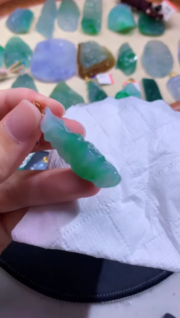 颈饰未镶嵌翡翠