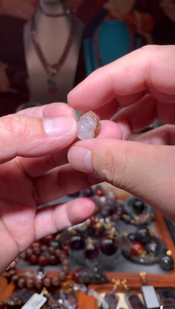 未镶嵌珠宝半成品水晶福利胶花貔貅，一颗