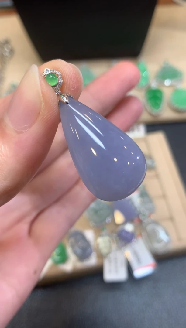 翡翠18K金镶嵌颈饰水滴【无服务费618