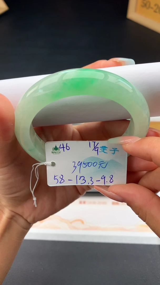 未镶嵌手镯翡翠自带#送人#，联系客服核对地址~1
