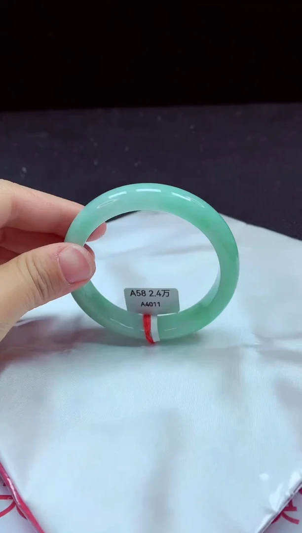 【闪购商品】翡翠手镯未镶嵌镯子58+