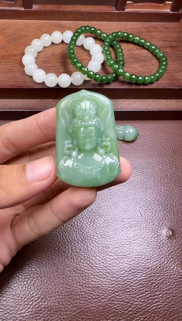 颈饰未镶嵌和田玉挂件