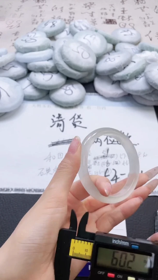 未镶嵌手镯石英质玉368-52