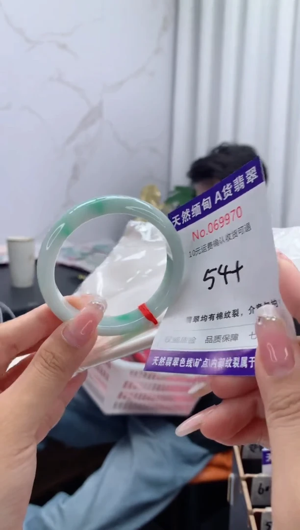 翡翠手镯未镶嵌有纹，完美者勿拍