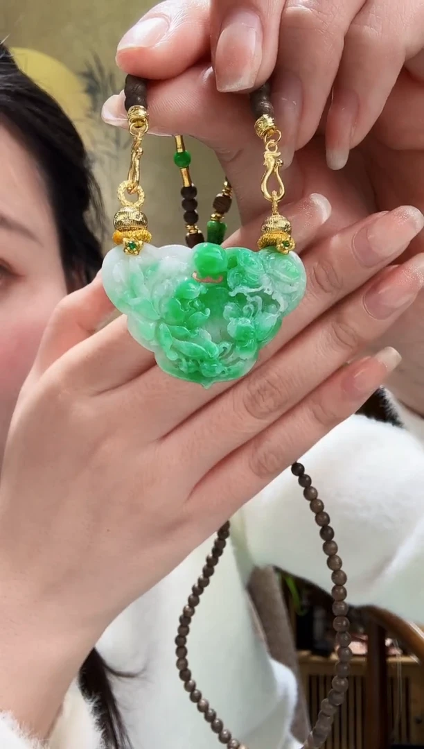 颈饰未镶嵌翡翠吊坠