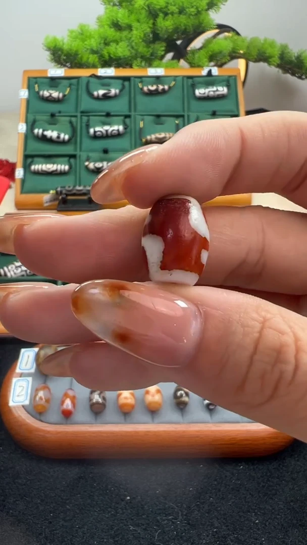 玛瑙/玉髓（覆膜）颈饰合金厚**物40.（微瑕随机发货）