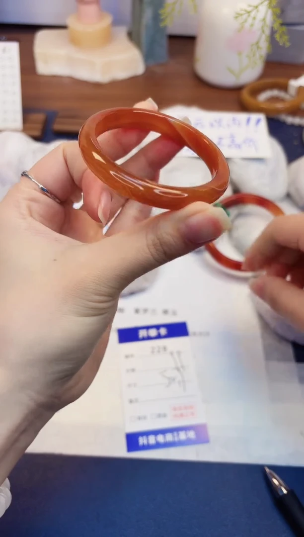 【闪购商品】石英质玉手镯未镶嵌228-玛瑙-圈口52