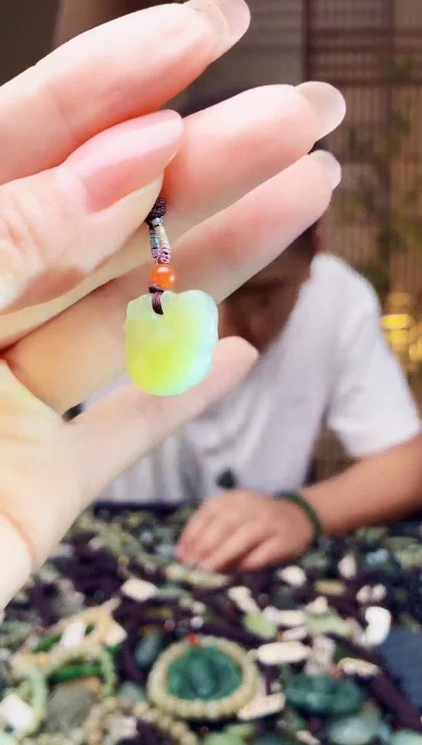 颈饰未镶嵌和田玉多样性发货，拍一发一