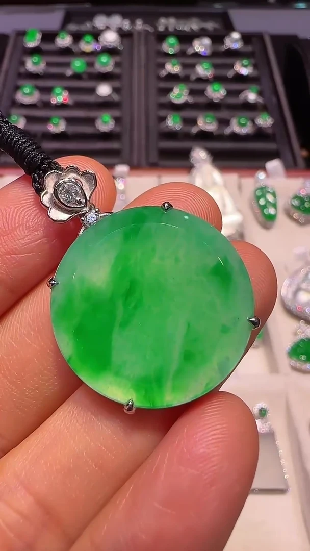 【闪购商品】翡翠吊坠(不含链)18K金镶嵌圆牌
