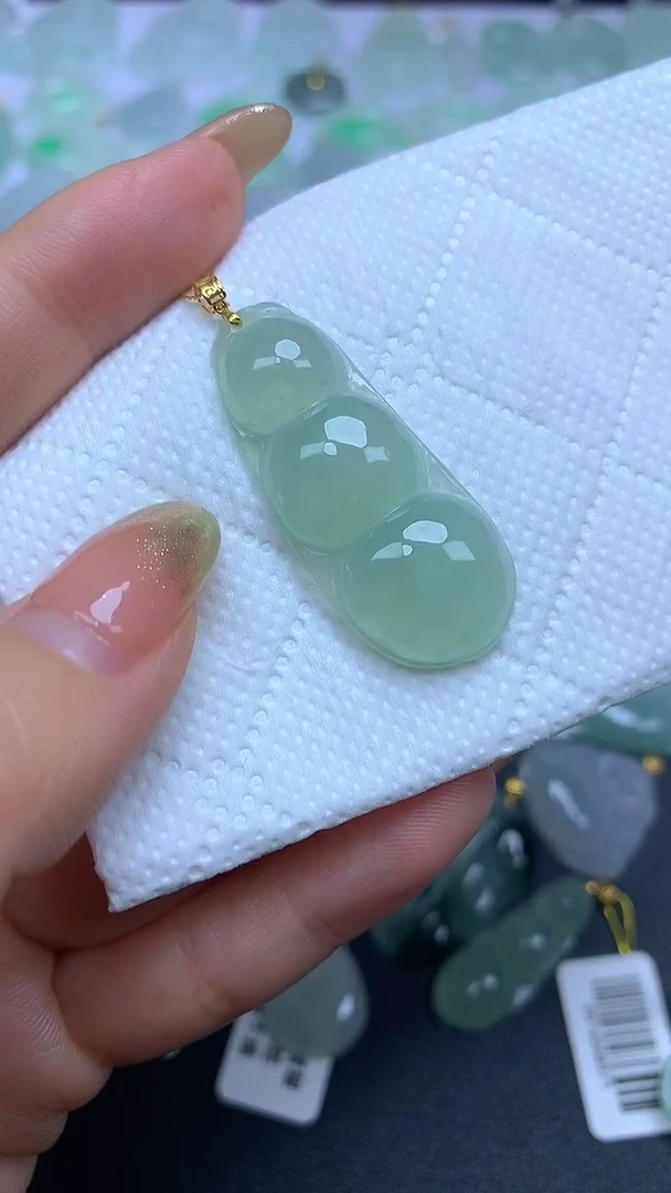 颈饰18K金镶嵌翡翠A货