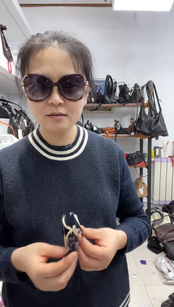 蚕丝黑色防晒太阳镜