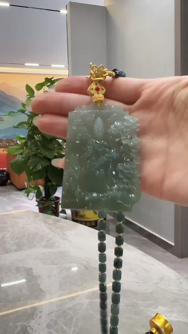 翡翠未镶嵌颈饰观音