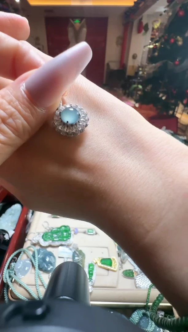 【闪购商品】翡翠吊坠(不含链)未镶嵌翡翠