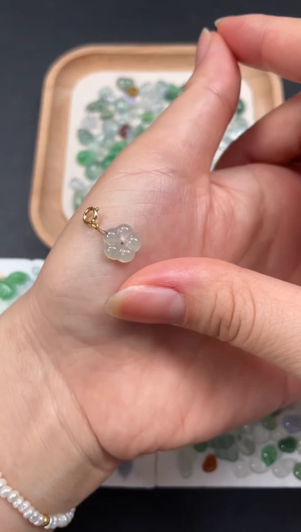 吊坠(不含链)18K金镶嵌翡翠一个JK502