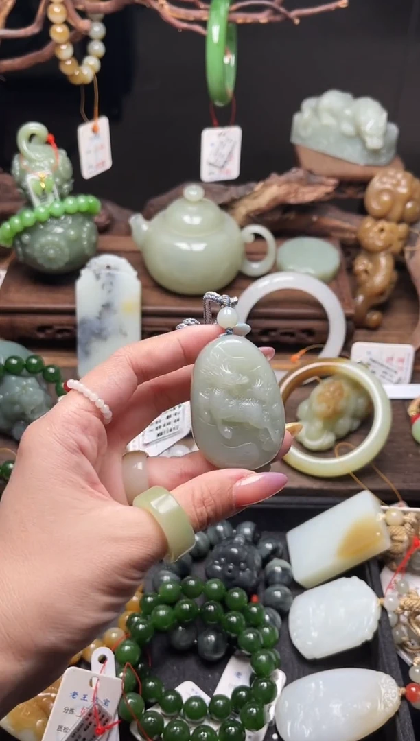 和田玉未镶嵌吊坠(不含链)且末青白 麒麟9010403
