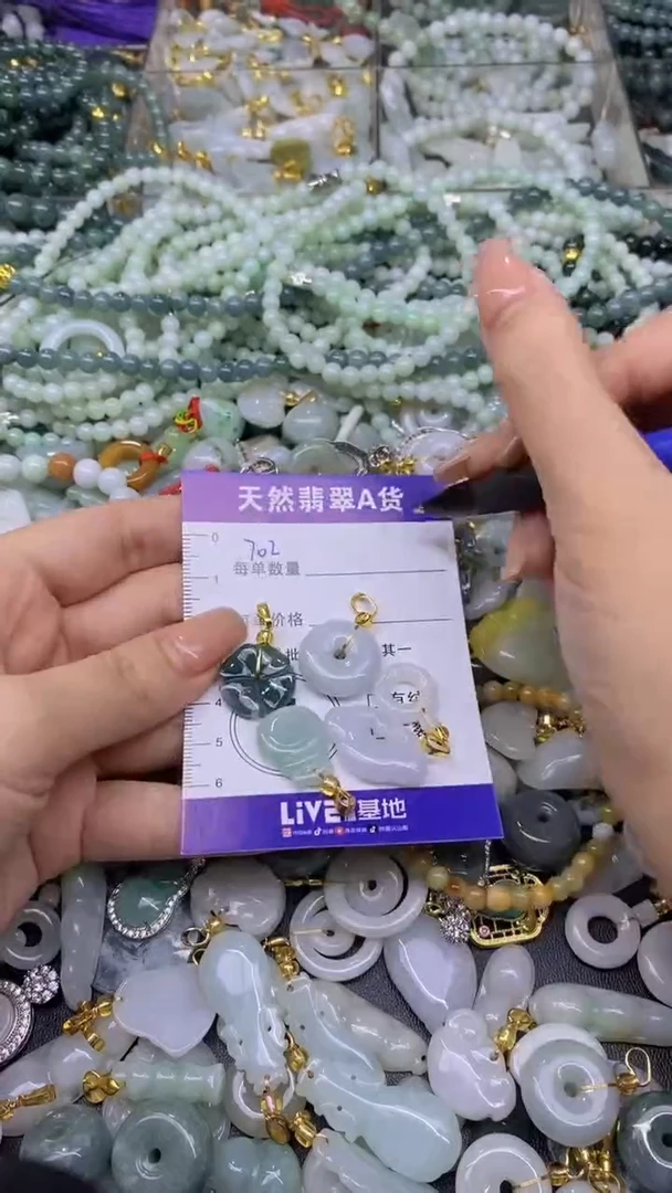 翡翠未镶嵌颈饰天然翡翠A货吊坠批量多样性发其一