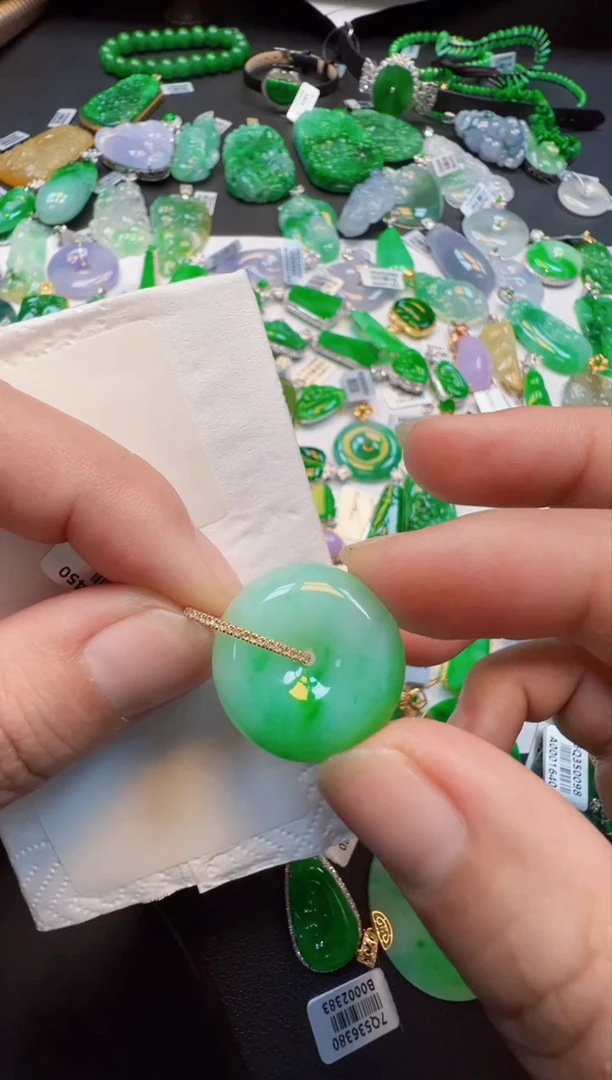 【闪购商品】翡翠吊坠(不含链)18K金镶嵌3500