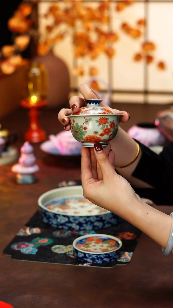 陶栖堂繁花红绿彩二才盖碗