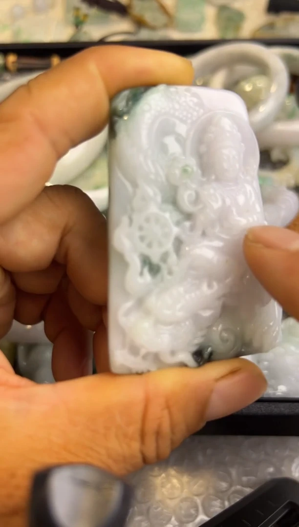 翡翠未镶嵌吊坠(不含链)观音