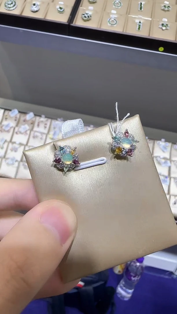 【闪购商品】欧泊珠宝奇石银S925镶嵌5mm耳钉