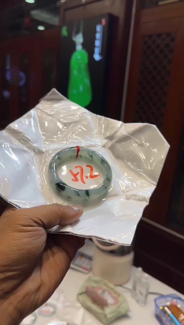 未镶嵌手镯翡翠手镯