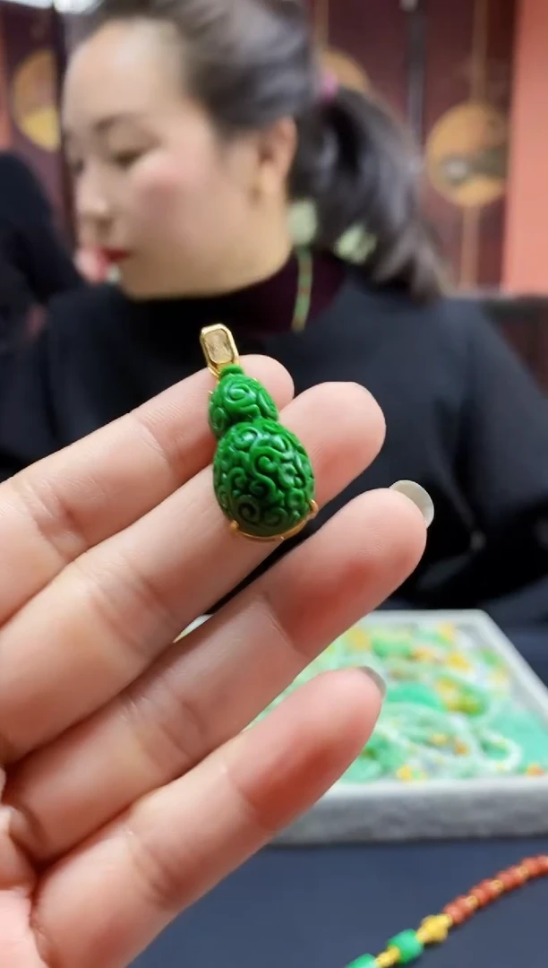 颈饰未镶嵌翡翠吊坠