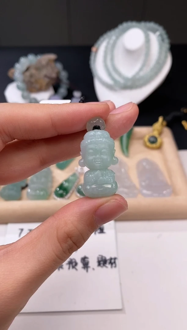 【闪购商品】翡翠颈饰未镶嵌宝宝佛
