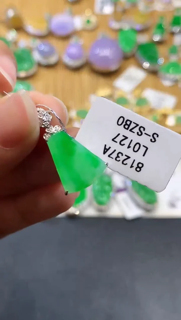 【闪购商品】翡翠吊坠(不含链)18K金镶嵌L0127