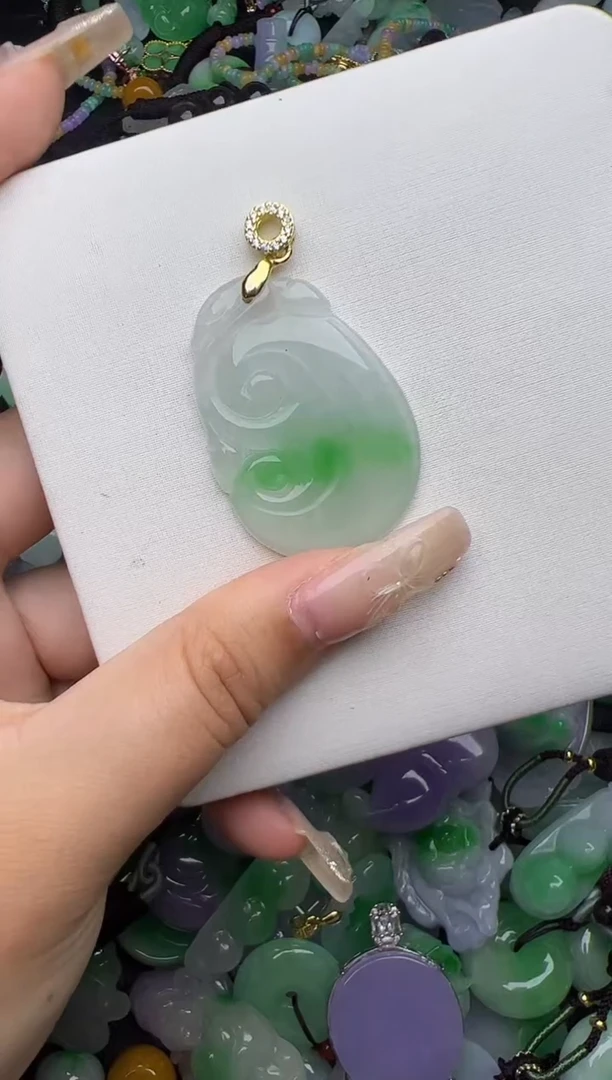 翡翠未镶嵌颈饰天然缅甸翡翠吊坠