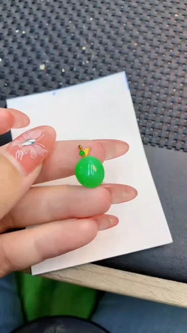 颈饰18K金镶嵌翡翠1