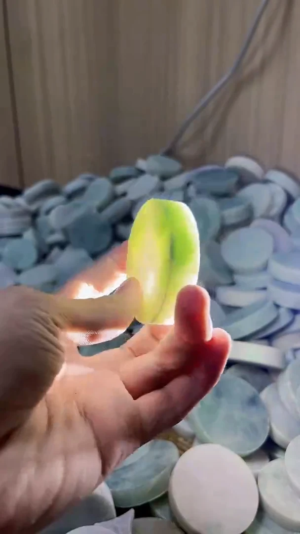 翡翠裸石缅甸翡翠A货文7497