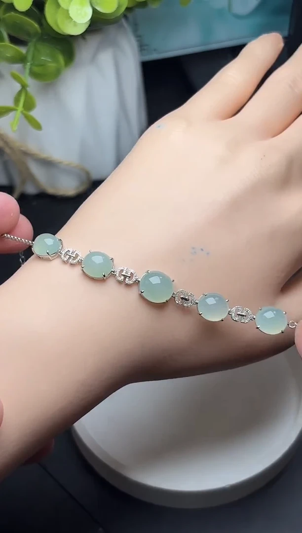 18K金镶嵌手链翡翠蛋面手链