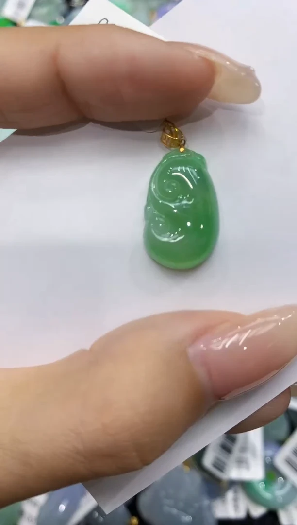 翡翠18K金镶嵌颈饰111111111111