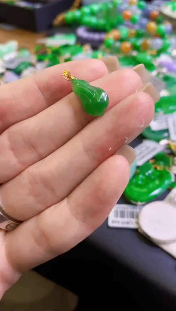 【闪购商品】定制翡翠18K金镶嵌吊坠