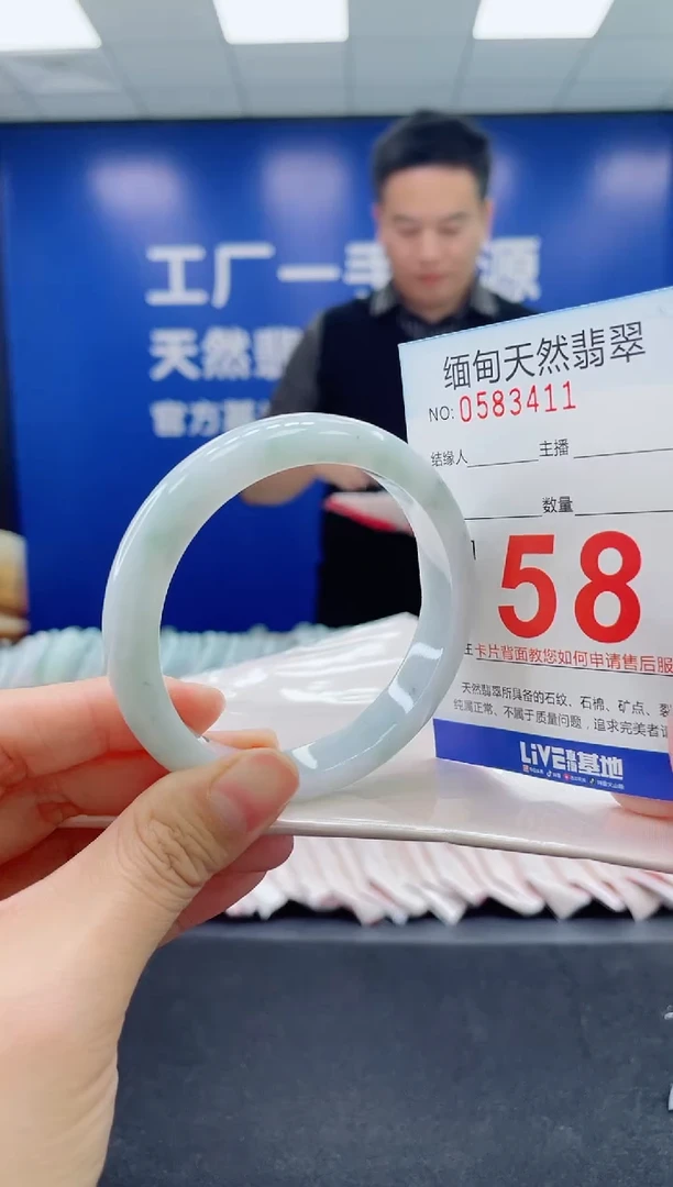 未镶嵌手镯翡翠天然翡翠手镯